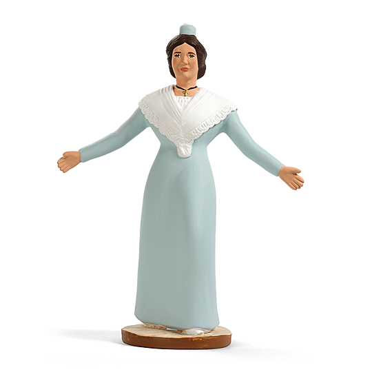 Santon Farandoleuse arlésienne en robe bleu clair et fichu blanc, bras ouverts, création du santonnier Arterra