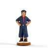 Santon Guide scout en uniforme bleu, béret et foulard rouge, création du santonnier Arterra pour crèche de Noël