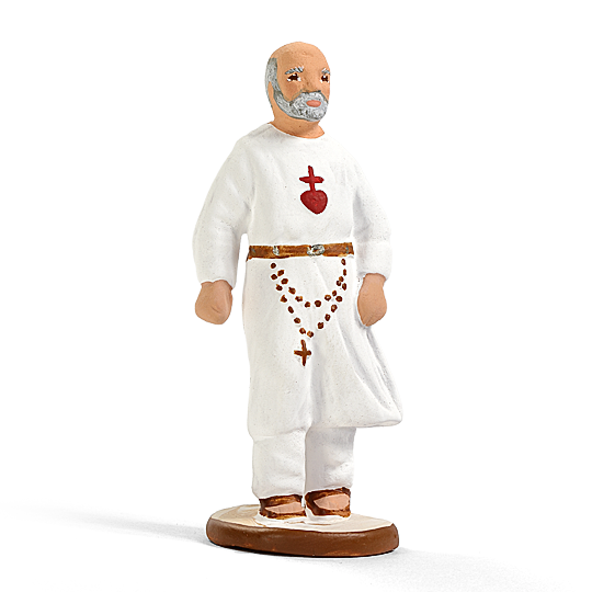 Santon Saint Charles de Foucauld en habit blanc, cœur rouge et chapelet, création du santonnier Arterra
